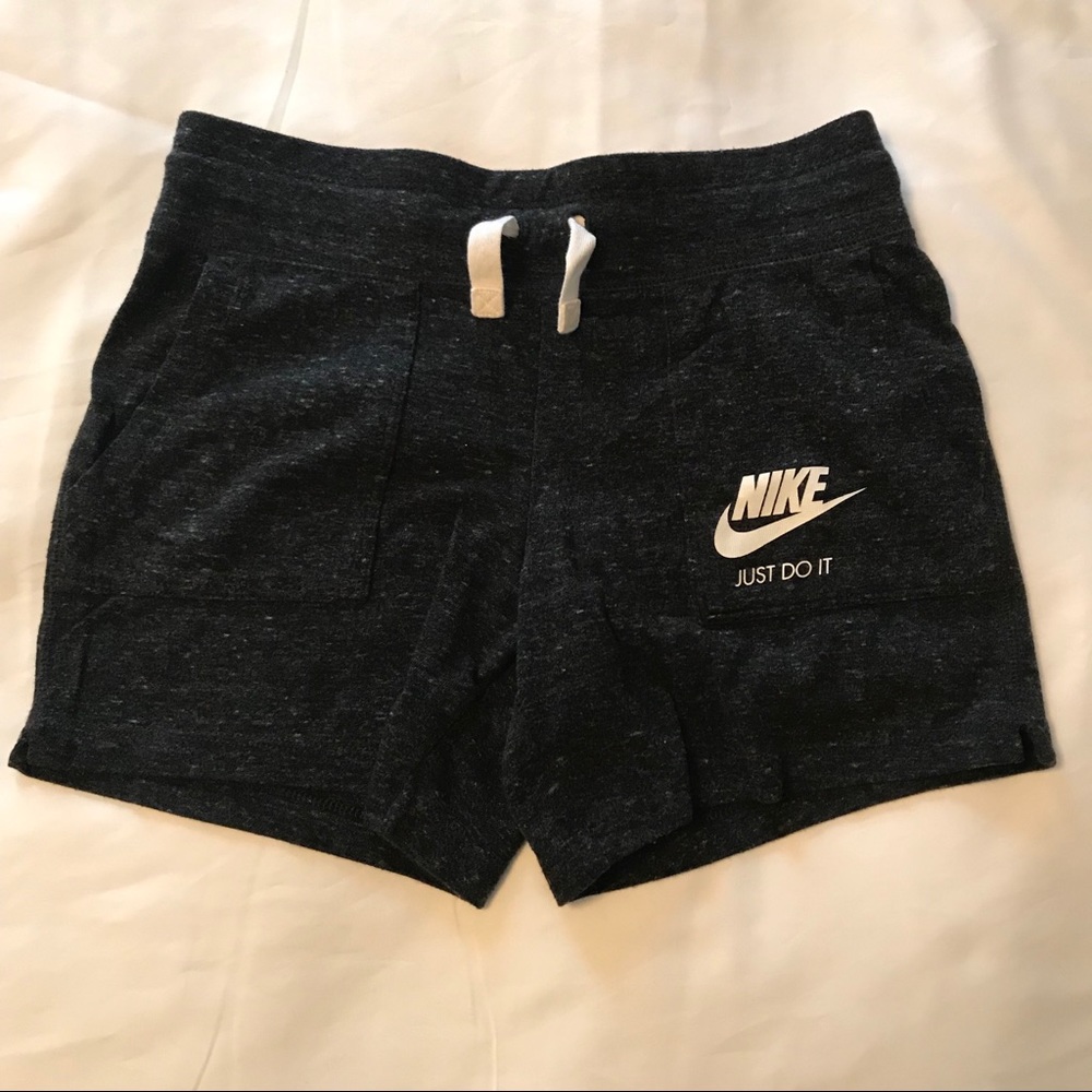 Nike shorts gray medium